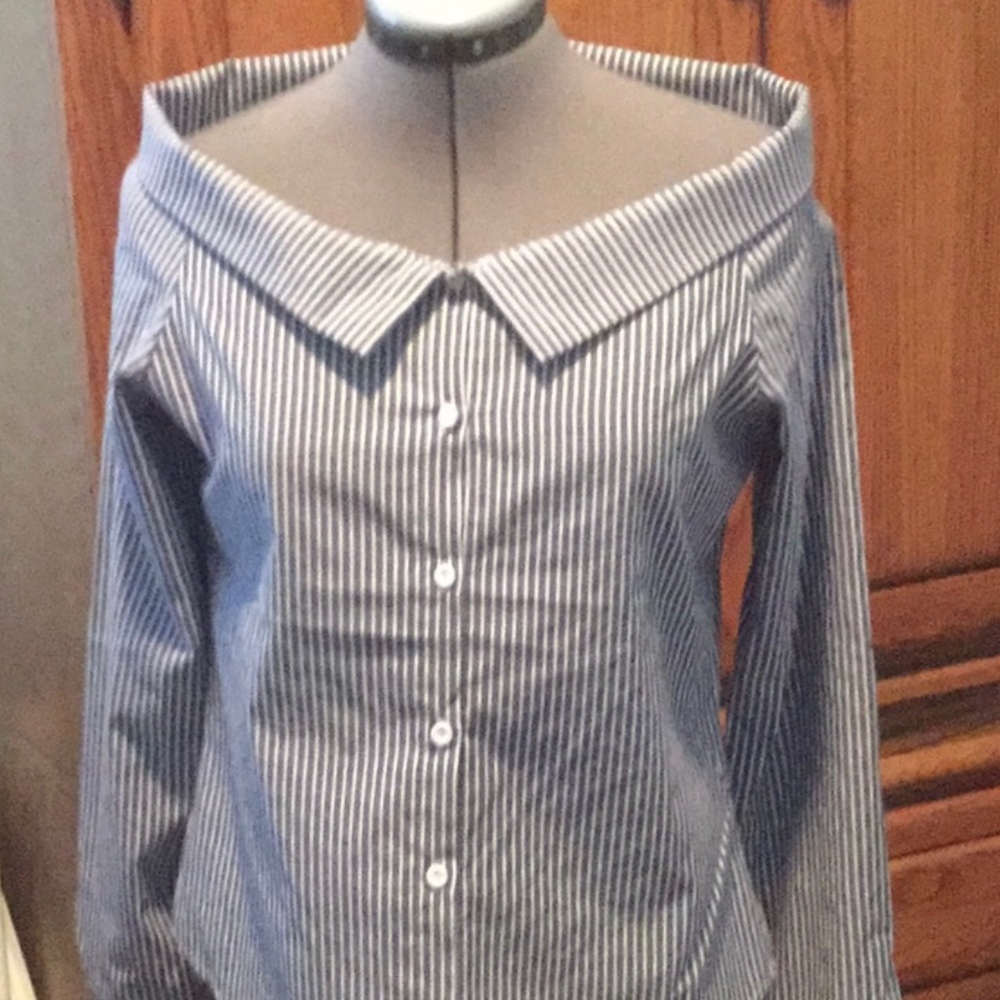 NWT Off shoulder stripe shirt Sz Small